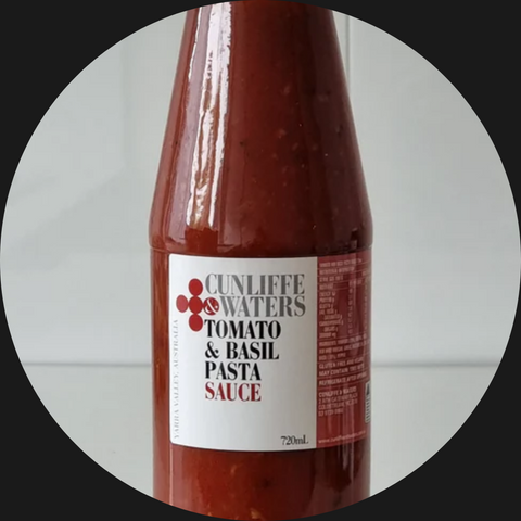 TOMATOE AND BASIL SAUCE CUNLIFFE AND WATERS 680GMS